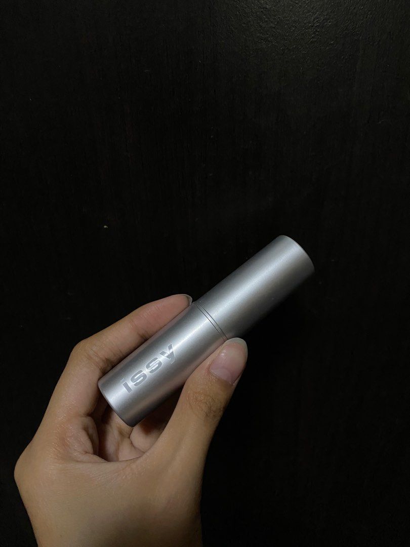 issy skinstick (beech) (Category: Makeup) located in Paranaque City. Submitted by d_clutterss (Listing ID 1430312906, Image 2). Description: - decluttering.