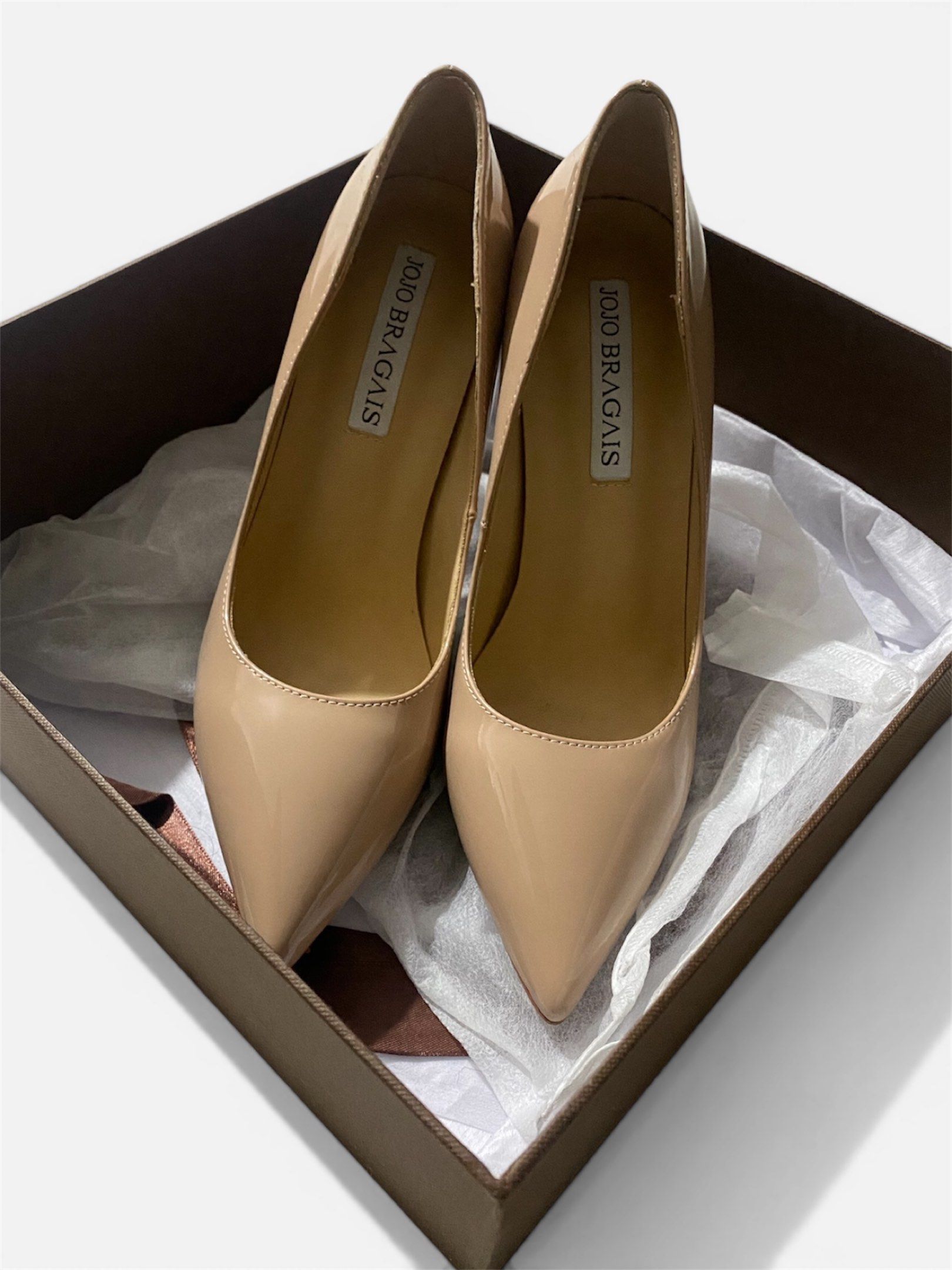 Jojo Bragais Gazini Nude Pumps (Category: Heels) located in Bacolor. Submitted by xiaolongbye (Listing ID 1430354657, Image 2). Description: bought for 5,000php • 4-inch heels • With box • Like new (heel chip – see last photo) • Used twice. *once on concrete, hence the defect 🥺 Still super classy and perfect for any outfit ✨ Grab this beauty for a steal!!!.