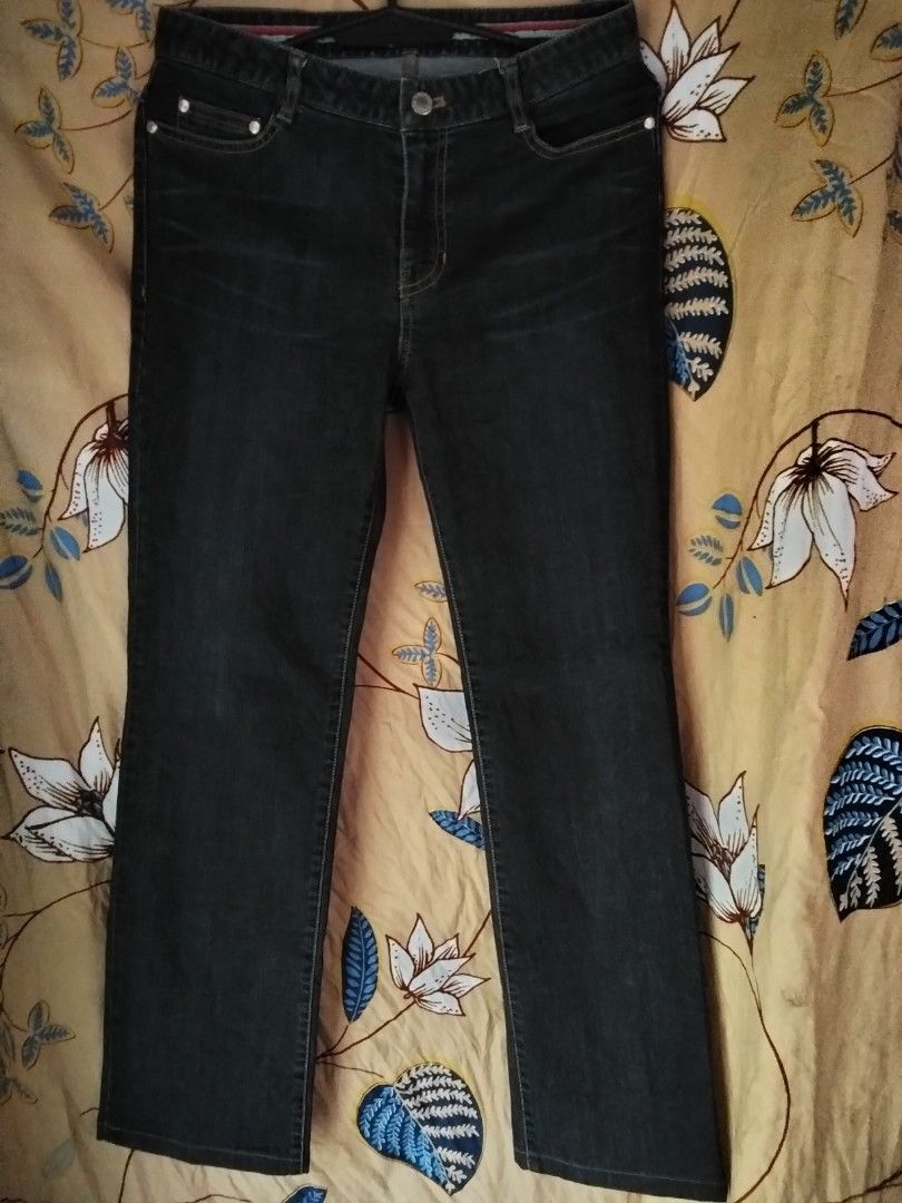 Lacoste Dark Wash Jeans (Category: Jeans) located in Zamboanga. Submitted by nurjimdigo71795 (Listing ID 1430261009, Image 2). Description: W30 L40 H 8.5.