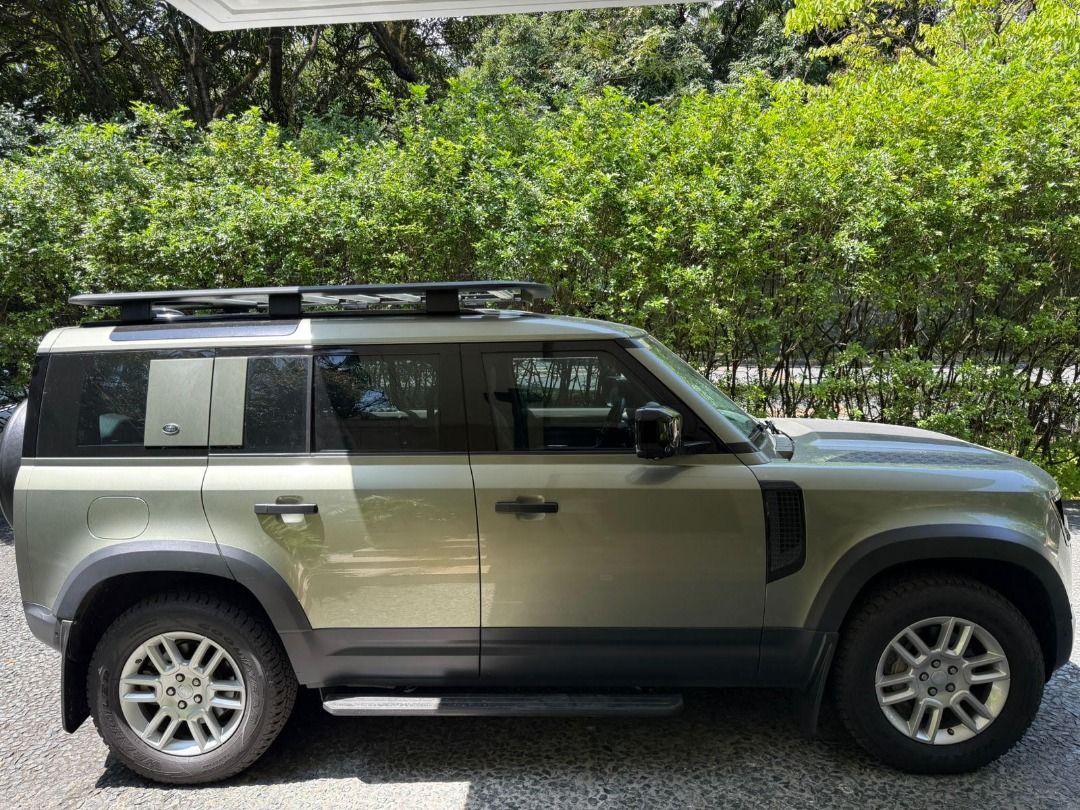 Land Rover Defender 110 Auto (Category: Used Cars) located in Makati City. Submitted by dcaboitiz (Listing ID 1430301711, Image 2). Description: Purchased from the dealer. One owner only. Maintained diligently..