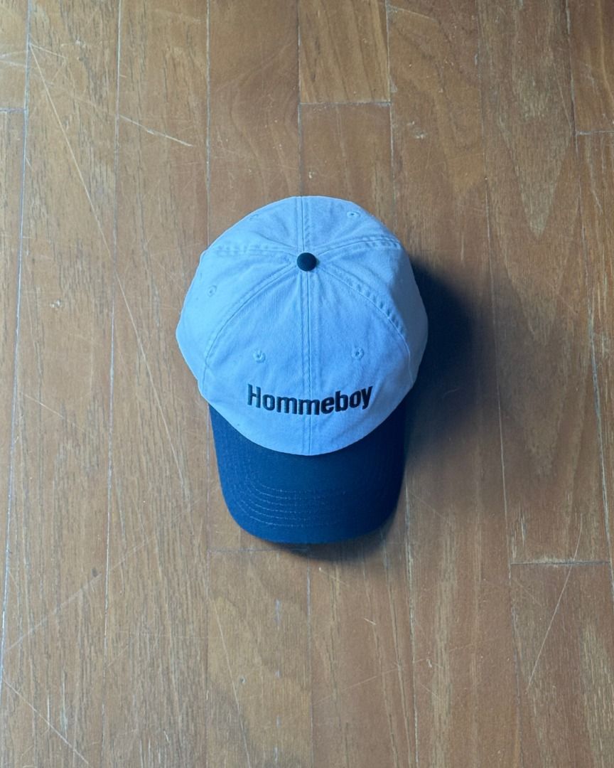 Les Hommeboys Two-Tone Hat (Category: Caps & Hats) located in Makati City. Submitted by buddybau (Listing ID 1430351712, Image 1). Description: Les Hommeboys Two-Tone Hat "White/Navy" Brand new. Never used. Original all. The Les Hommeboys Two-Tone Hat in “White/Navy” is a minimalist 6-panel cap featuring a soft white crown contrasted by a navy curved brim, finished with clean “Hommeboy” embroidery across the front for a subtle yet distinct brand 
