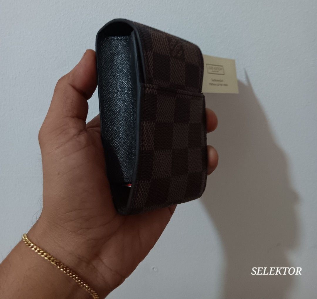 Louis Vuitton Damier Card Holder (Category: Luxury Bags & Wallets) located in Dauis. Submitted by udenglegaspi (Listing ID 1430252020, Image 2). Description: Authentic Louis Vuitton Damier card holder. Features the iconic Damier Ebene canvas. The interior is lined with a dark leather. Includes a card with the Louis Vuitton logo. Made in France..