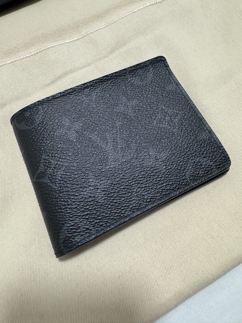 LV Eclipse Multiple Wallet (Category: Bags & Wallets) located in Singapore. Submitted by j.limv (Listing ID 1430302464, Image 2). Description: Comes with Box and Paper bag Condition 9/10 Price is fixed. Negotiation will be ignored, thank you Self collection at Sembawang MRT after 7pm on weekdays.