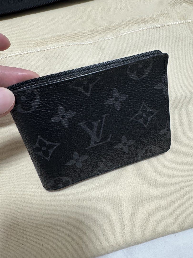 LV Eclipse Multiple Wallet (Category: Bags & Wallets) located in Singapore. Submitted by j.limv (Listing ID 1430302464, Image 3). Description: Comes with Box and Paper bag Condition 9/10 Price is fixed. Negotiation will be ignored, thank you Self collection at Sembawang MRT after 7pm on weekdays.