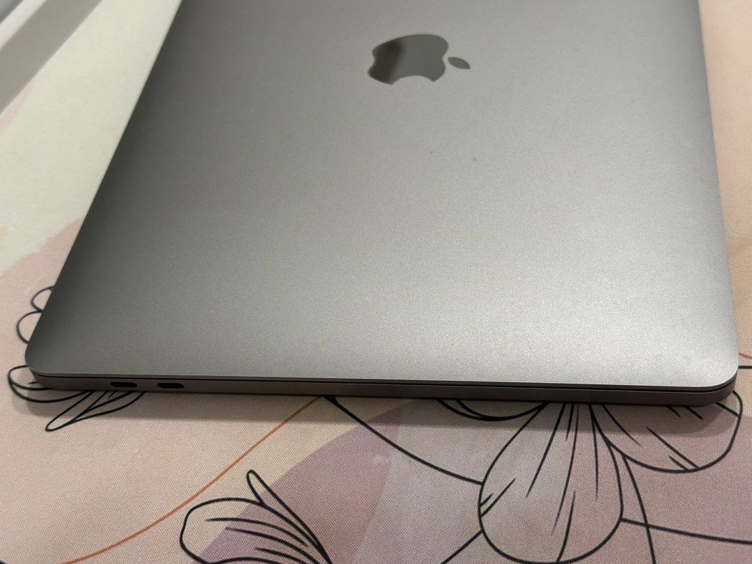 Macbook Pro 13 Inch 2019 with Touch Bar420598524706170887