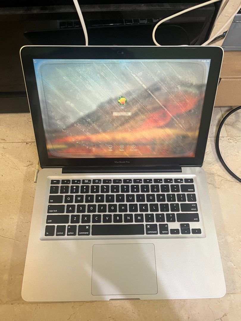 MacBook Pro 2011420592900983367680