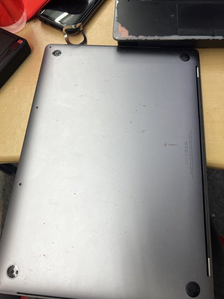 MacBook Pro 2017420607341532303362