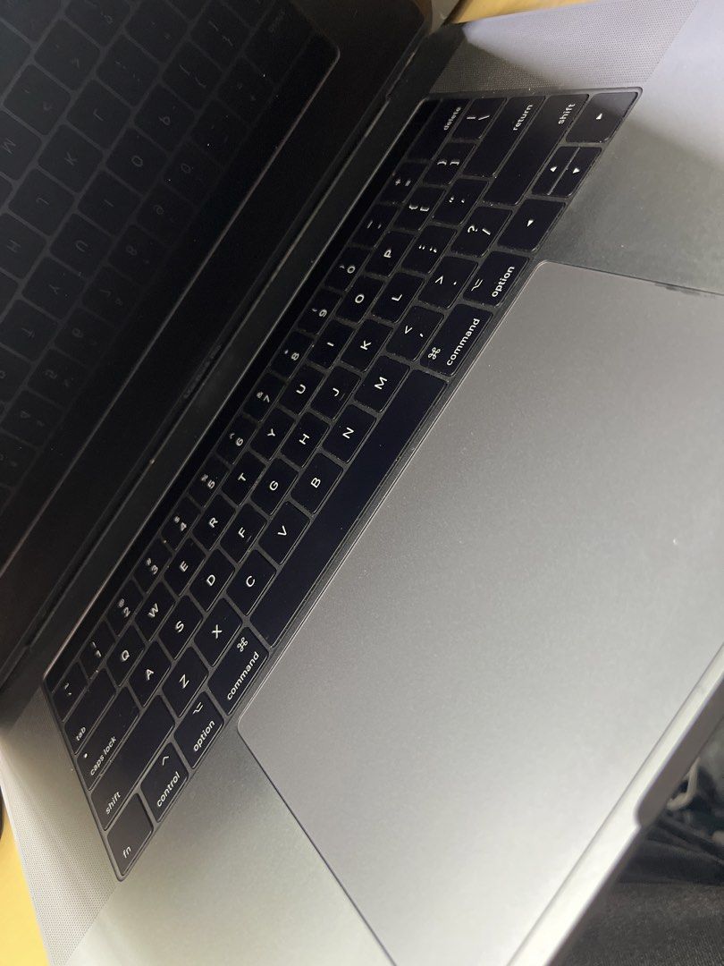 MacBook Pro 2017420607341532303361