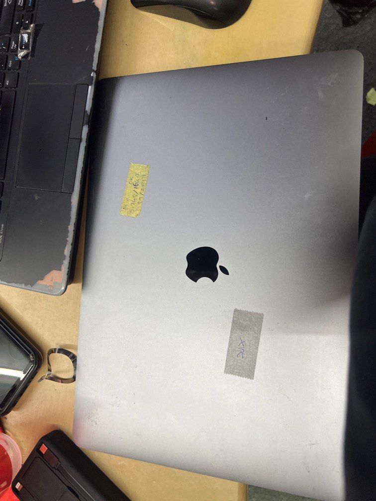 MacBook Pro 2017420607341532303360