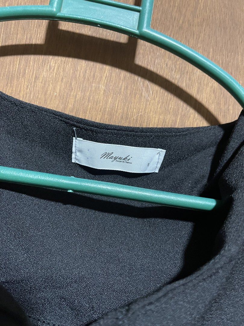 Maguki Black Blouse with Lace Sleeves (Category: Blouses) located in Manila. Submitted by auchive (Listing ID 1430293706, Image 2). Description: .