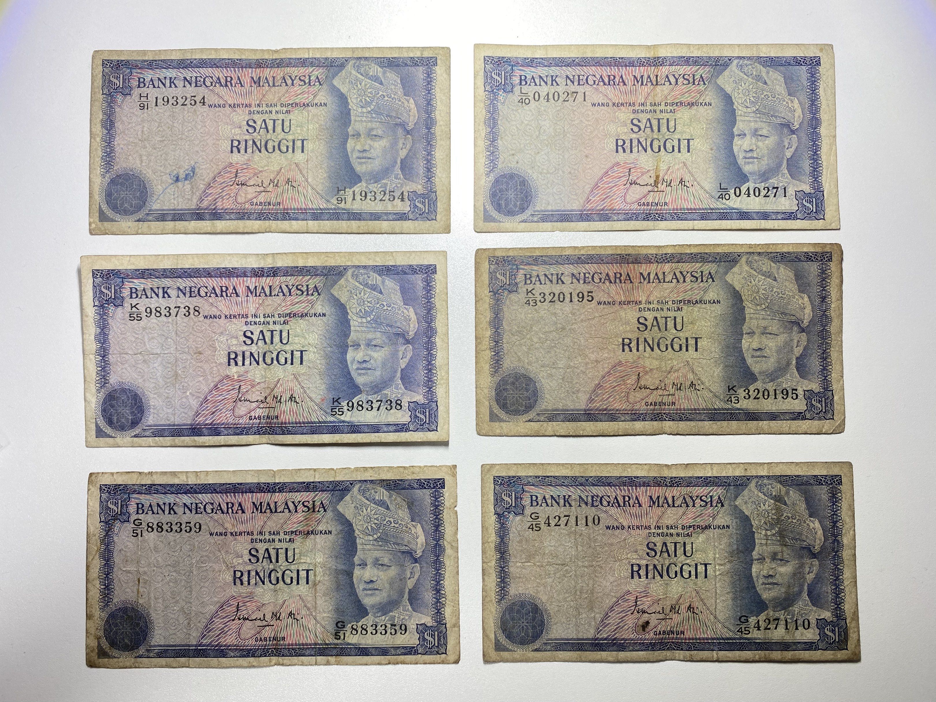 Malaysia 3rd Series Ringgit Notes (Category: Currency) located in Singapore. Submitted by _bling_bling (Listing ID 1430398249, Image 1). Description: -Malaysia 3rd series ringgit -Hole and tear conditions -Price for 6 pcs lot -Good to add into collection -Sold as is.