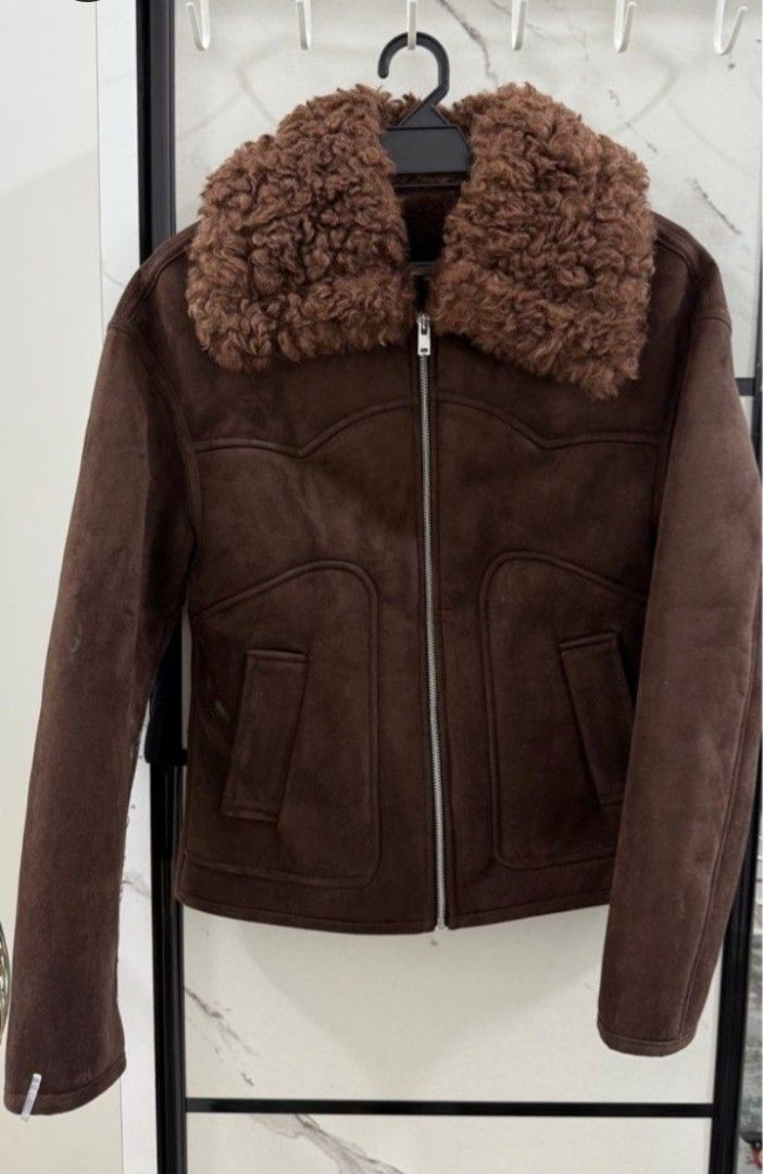 MANGO JACKET (Category: Coats, Jackets and Outerwear) located in Singapore. Submitted by fatinsyirahkasim (Listing ID 1430284572, Image 1). Description: Brown Faux Suede Shearling Jacket wore once and dry cleaned! .