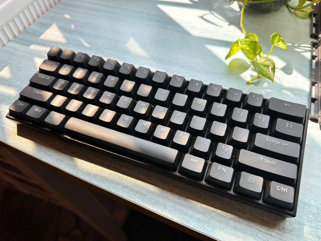 Anne Pro 2 Mechanical Keyboard - Black468032202411888640