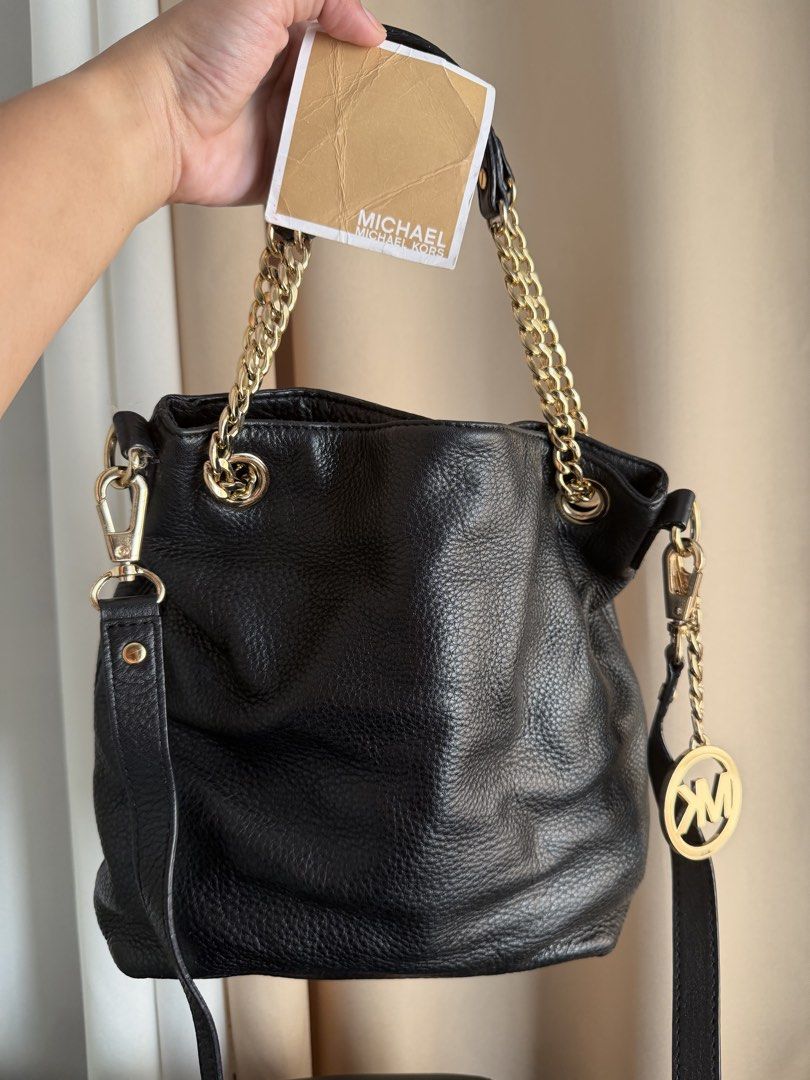 Michael Kors Black Bucket Bag with Chain Strap (Category: Luxury Bags & Wallets) located in Marikina City. Submitted by ukayshopping (Listing ID 1430218334, Image 1). Description: Authentic MK 2 Way Chain Bag Pebble Leather With slight signs of usage No chipping Marikina .