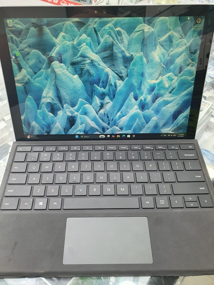 Microsoft Surface Pro 4 i7-6650U 16GB RAM 256GB SSD