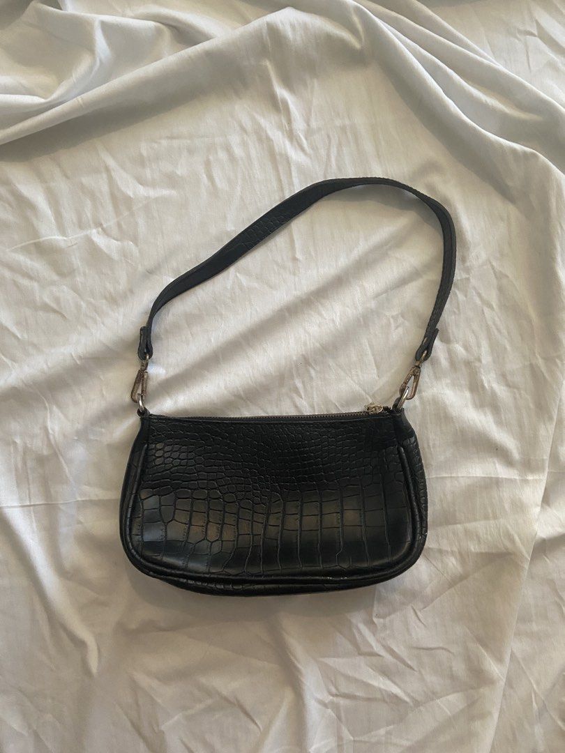 Mumi Black Croc Shoulder Bag (Category: Shoulder Bags) located in Manila. Submitted by reeses_pieces_1 (Listing ID 1430348639, Image 1). Description: — a personal fave, goes with everything — rfs: need funds — negotiable for sure buyers — meetup around sampaloc, manila or — delivery shouldered by buyer.