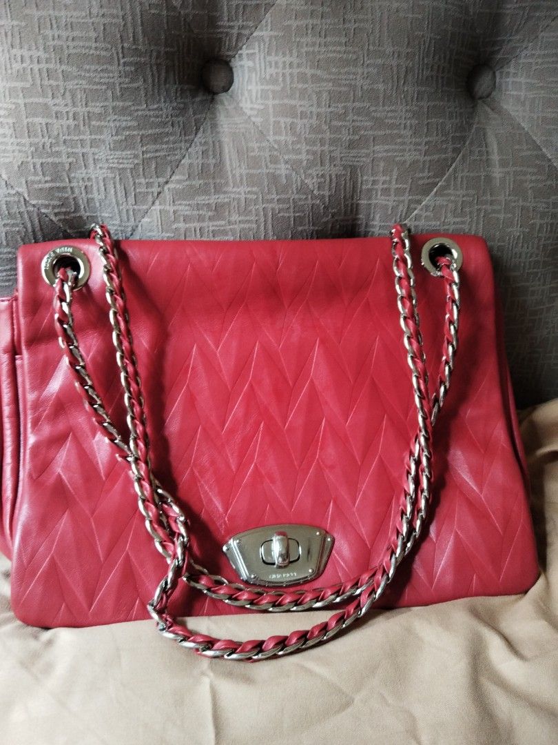 Nina Ricci Red Leather Shoulder Bag (Category: Luxury Bags & Wallets) located in Quezon City. Submitted by V_Cl0set (Listing ID 1430227706, Image 1). Description: original Nina Ricci Genuine leather very good condition very elegant and classy.