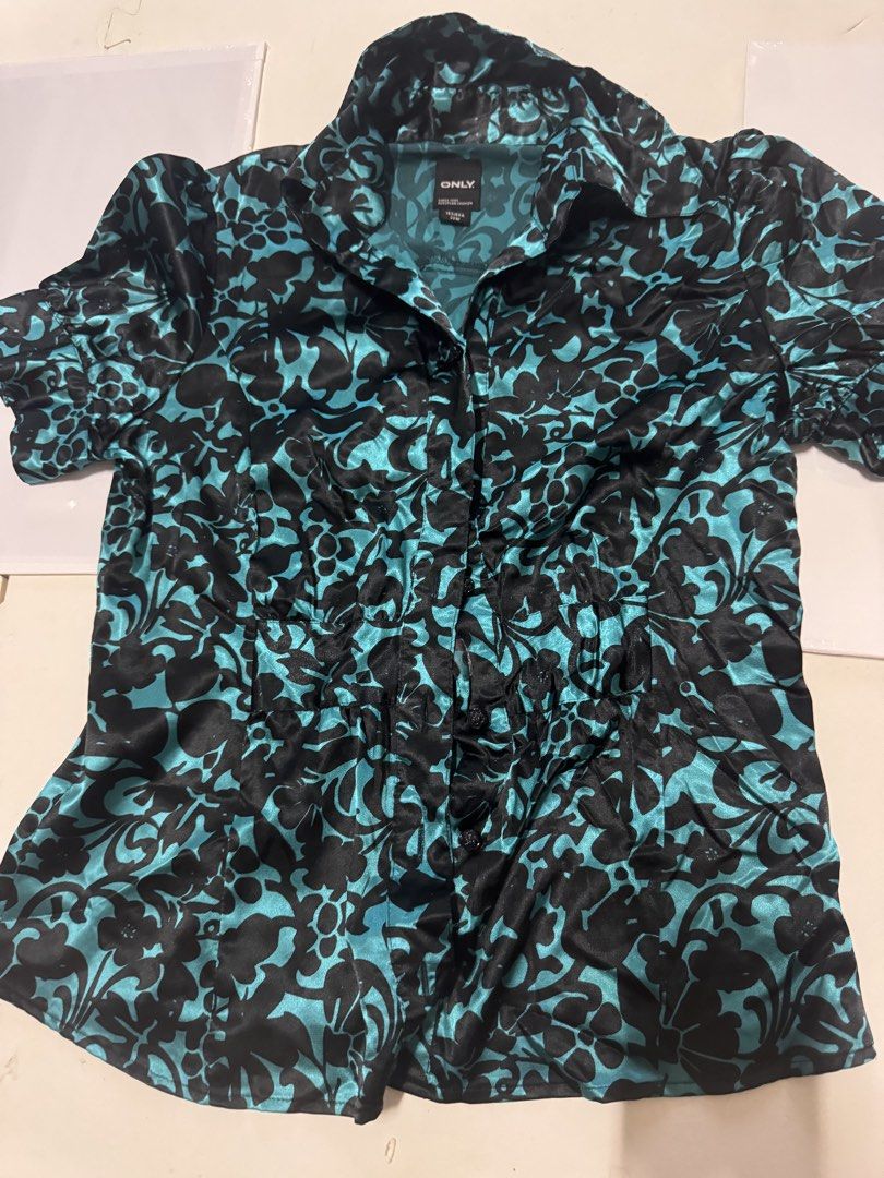 ONLY Teal and Black Floral Blouse (Category: Blouses) located in Balanga. Submitted by psyche1221 (Listing ID 1430326379, Image 2). Description: May fit small to semi medium. Pwedeng pang formal din kasi parang satin ang dating nya. .