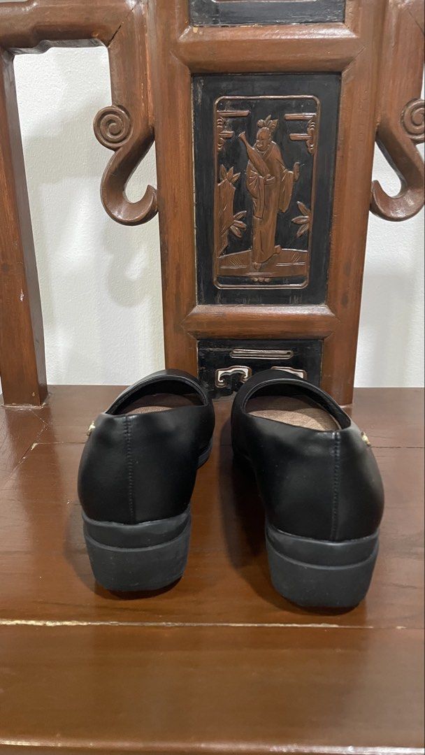Piccadilly Maxi Black Wedge Shoes (Category: Wedges) located in Marikina City. Submitted by mukabun (Listing ID 1430322634, Image 3). Description: US 7/2 in Excellent condition Rfs: decluttering.