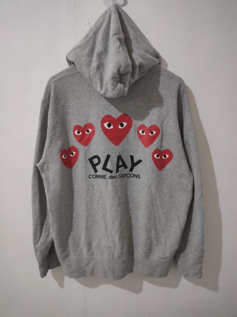 PLAY Comme des Garcons Hoodie XL (Category: Coats, Jackets and Outerwear) located in Ozamiz City. Submitted by ukaygrails (Listing ID 1430333420, Image 2). Description: Excellent condition Authentic Size xl Dimes W23/L27.5.