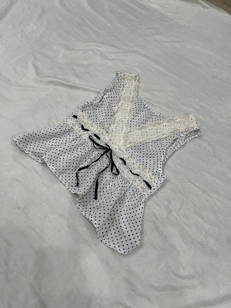 Polka dot V-neck Top (Category: Sleeveless) located in Quezon City. Submitted by princesssparklee (Listing ID 1430357349, Image 3). Description: No haggling please. Last price is posted. - fits S-M - fits 36 inches bust max, 27 inches waist max - no when worn RFS: not using anymore. Decluttering .