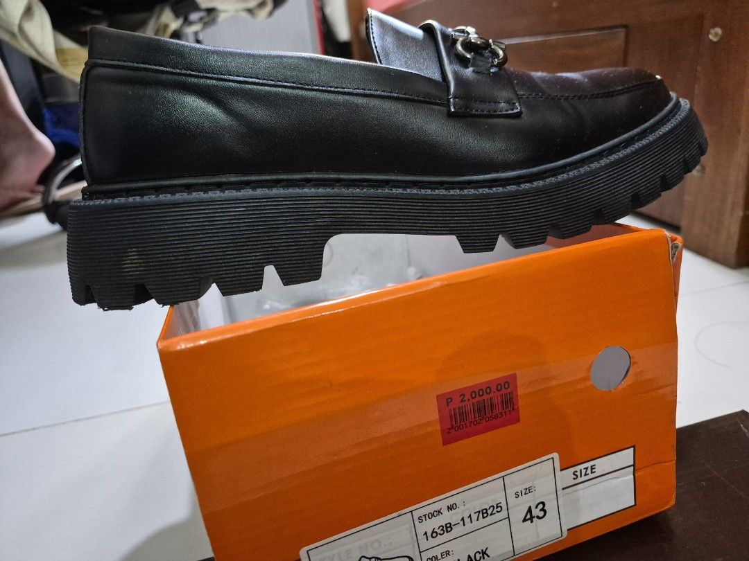 Preview Chunky Loafers (Category: Casual Shoes) located in Pasig City. Submitted by cravim (Listing ID 1430293123, Image 3). Description: Good as new, never really worn due to wrong size. Can be used as school shoes for school uniform. Platform chunky style as preferred by teenagers RFS: wrong size.