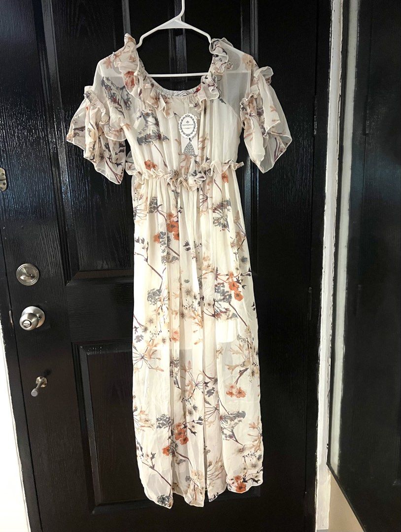 Summer Floral Flowy Maxi Dress (Category: Dresses) located in Quezon City. Submitted by leisprelovedph (Listing ID 1430234742, Image 2). Description: Floral Maxi Dress 🌸 • Light, flowy chiffon fabric with soft floral print • Off-shoulder style with ruffle details + elastic waist • Very flattering and airy—perfect for dates, brunch, beach or garden events •Bought from Dubai Global City pop up store for 250 AED, Russian Brand: принцесса (Princess)