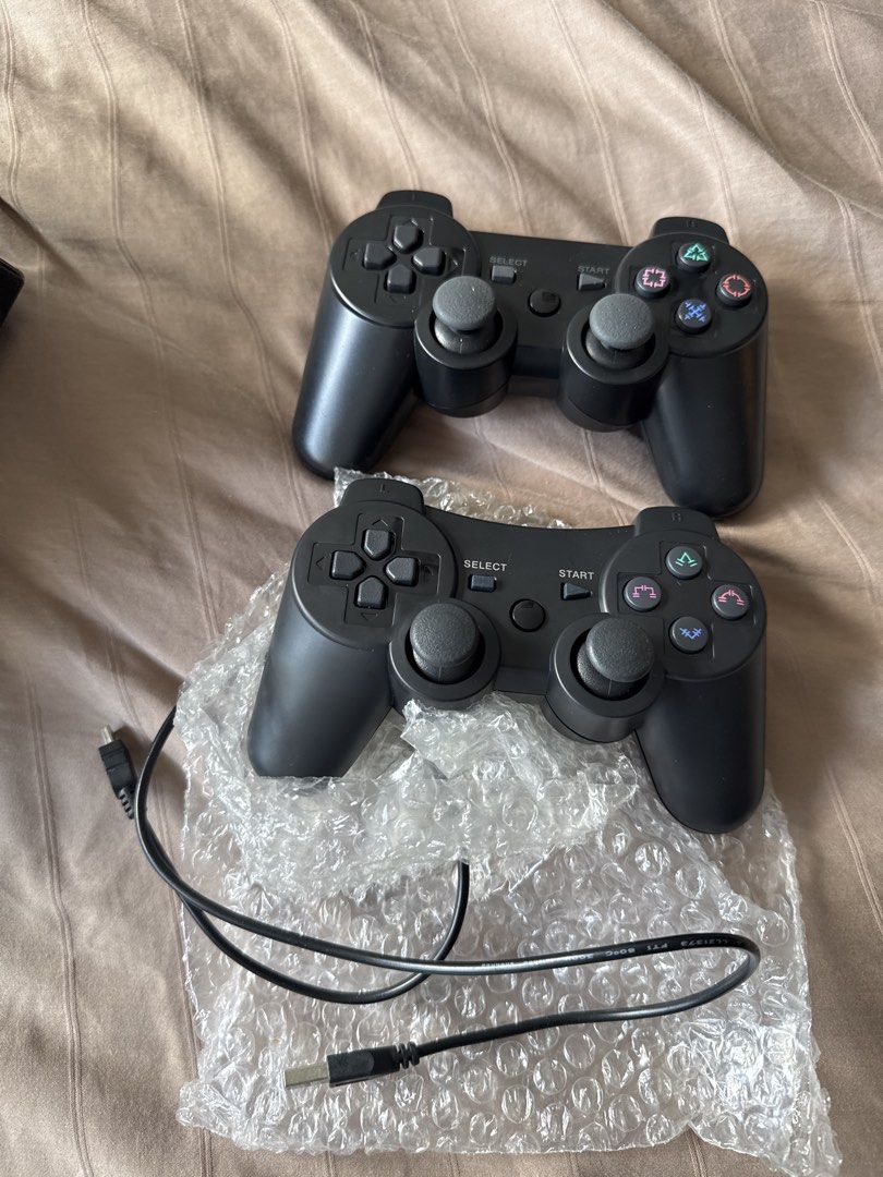 PS3 controller (Category: Controllers) located in Singapore. Submitted by fast_good_and_cheap (Listing ID 1430223095, Image 1). Description: .