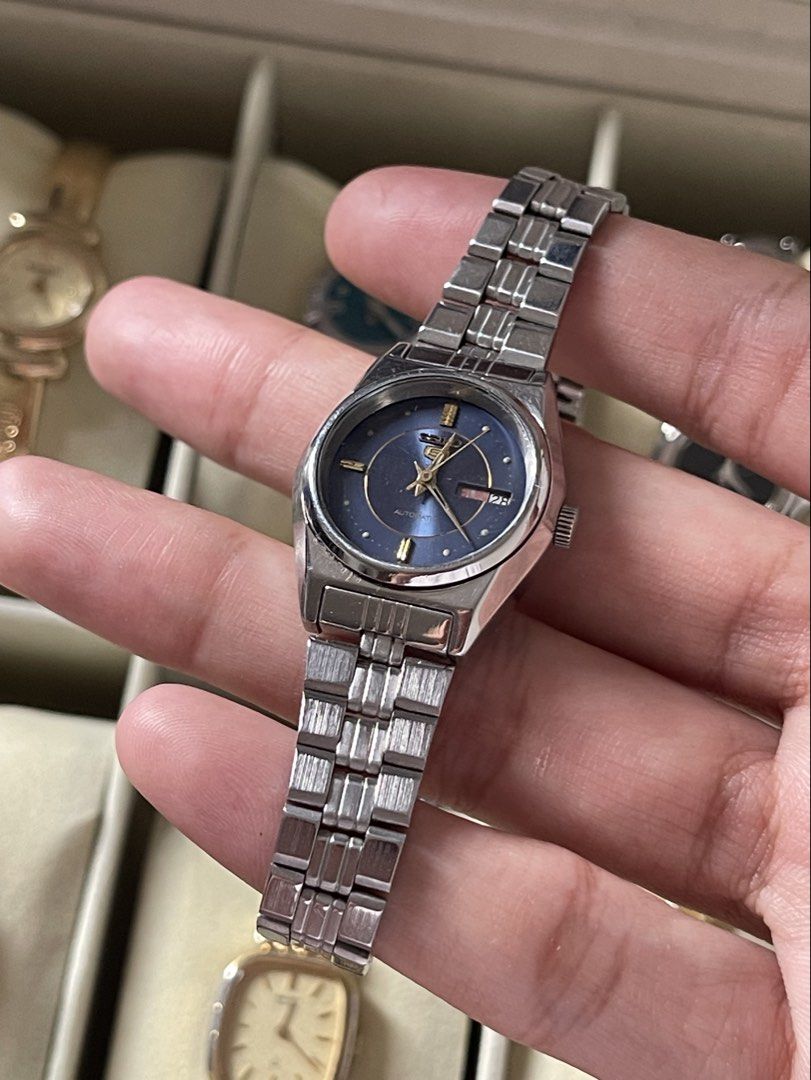 Seiko 5 Blue Dial Automatic Day Date Womens Watch (Category: Women's Watches) located in Quezon City. Submitted by mimi_declutters (Listing ID 1430250152, Image 2). Description: - Seiko 5 automatic women's watch - Features a striking blue dial - Day and date display - Stainless steel bracelet - watch face size smaller than 1 peso - can request more photos via dm - lalamove or j&t - slightly negotiable.
