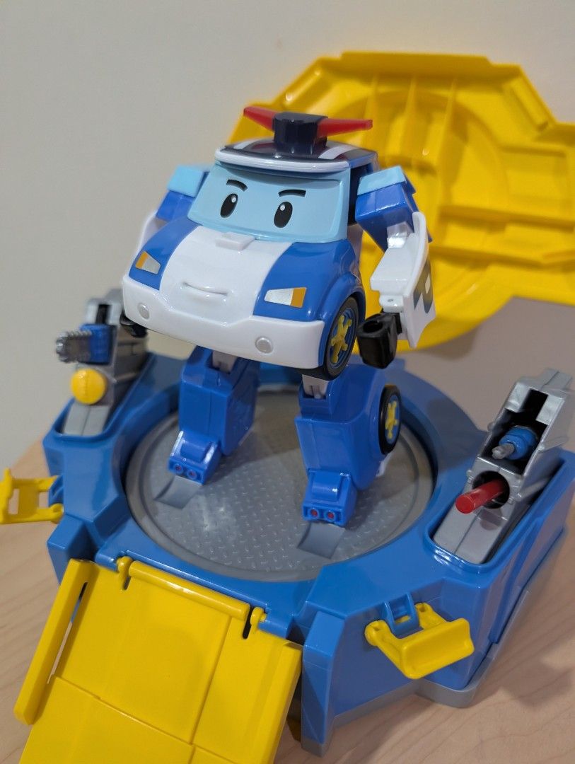 Silverlit Robocar Carry Case and transforming Poli (Category: Kids Toys) located in Manila. Submitted by cart_rd (Listing ID 1430318787, Image 2). Description: Robocar Poli toy features a transforming Poli character and a play set. The set includes a platform, a ramp, and other interactive elements. The toy is designed with bright colors and detailed features, perfect for imaginative play. The set folds up for easy storage and transport. - good a