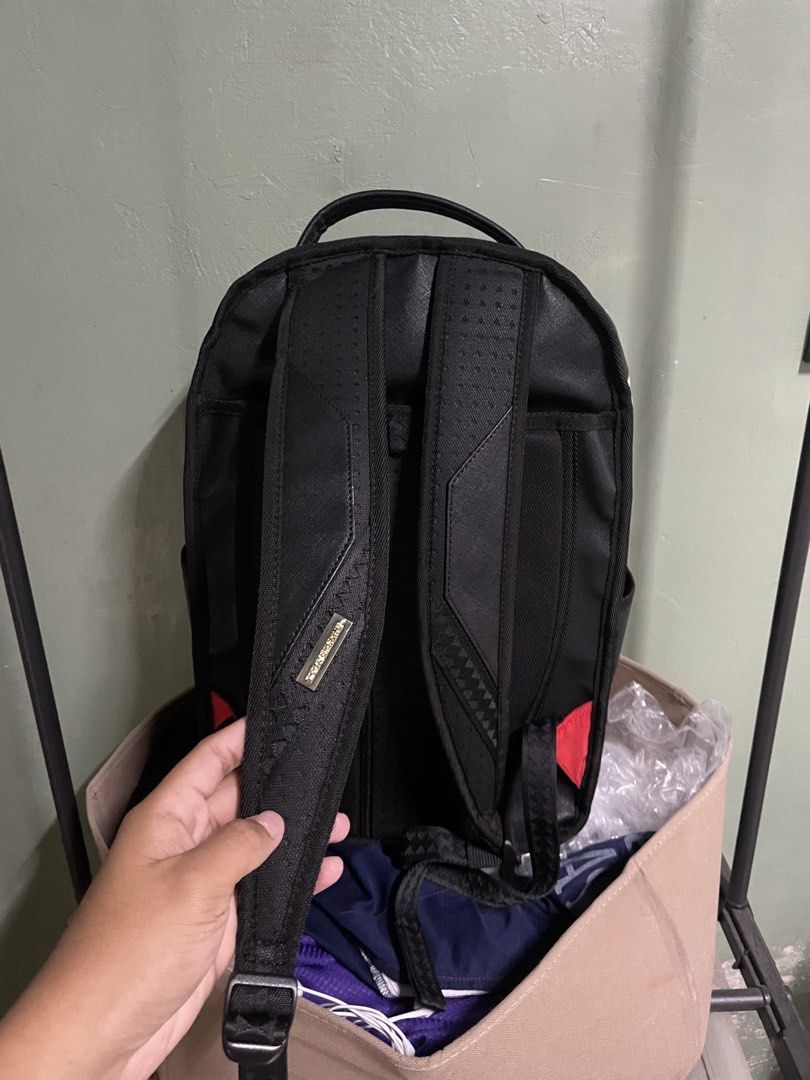SPRAYGROUND BACKPACK (Category: Backpacks) located in Caloocan City. Submitted by dr3nflipz (Listing ID 1430222390, Image 3). Description: SPRAYGROUND “GOLD AND DANGEROUS” BACKPACK NEGOTIABLE BRAND NEW AUTHENTIC NORTH CALOOCAN / FAIRVIEW 📍.
