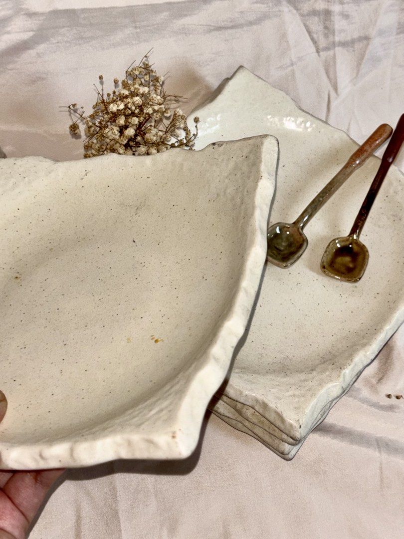 Stoneware Wabisabi Pasta Plates (Category: Dinnerware & Cutlery) located in Manila. Submitted by jullialm (Listing ID 1430293345, Image 3). Description: set or 4 wabisabi pasta plate, stackable Prio take all for 650 Like new, no flaws Very nice for plating, or decor No flaws unless indicated otherwise..