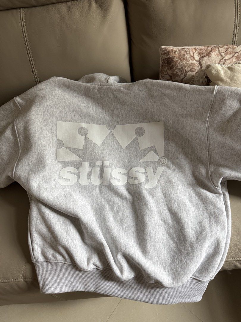 2026 Stussy Box Crown 拉鏈連帽Hoodie（SS26 春夏系列） （分類：外套及戶外衣服）位於 Hong Kong。 由 jethroboy_ 提交（商品編號 1430233875，圖片 2）。簡介： Stüssy Box Crown Zip Hoodie Ash Heather 買返嚟拆咗牌先發現唔啱size 試着咗一兩次 02/04/2026銅鑼灣Stüssy專門店買，有單 M size 不議價。