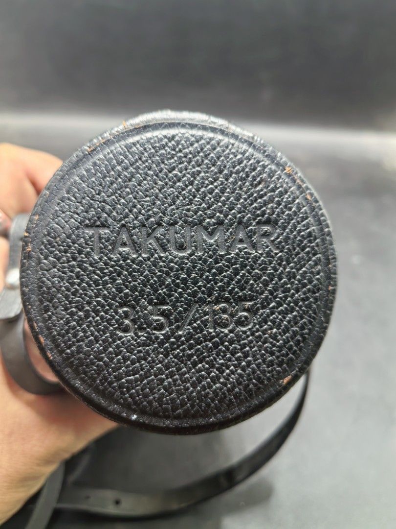 Takumar 3.5/135 Vintage Hard Lens Case (Category: Camera Bags & Carriers) located in Cebu City. Submitted by dudes_villanueva (Listing ID 1430220656, Image 2). Description: Takumar 3.5/135 Vintage Hard Lens Case 📌 In excellent condition. Diameter: 2.5 in Height : 5.25 in.