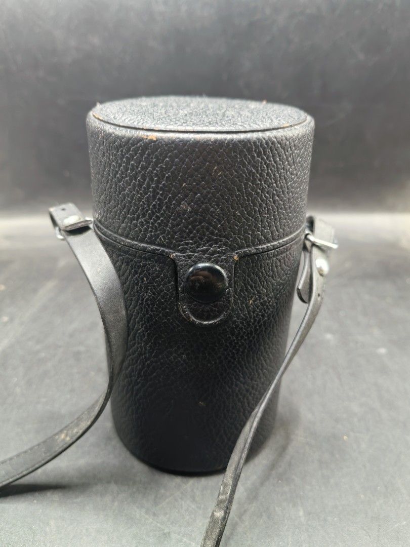Takumar 3.5/135 Vintage Hard Lens Case (Category: Camera Bags & Carriers) located in Cebu City. Submitted by dudes_villanueva (Listing ID 1430220656, Image 1). Description: Takumar 3.5/135 Vintage Hard Lens Case 📌 In excellent condition. Diameter: 2.5 in Height : 5.25 in.
