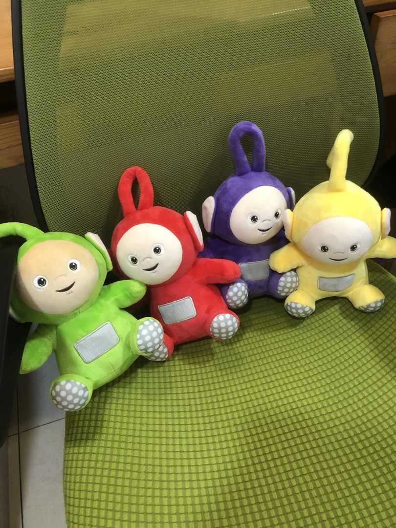 Teletubbies 天線得得b 毛公仔 catalog （分類：絨毛玩具）位於 Hong Kong。 由 clean8665 提交（商品編號 1430249885，圖片 1）。簡介： 買回在玻璃櫃display 炮台山取 一套四隻Teletubbies毛絨公仔，包括紫色、紅色、黃色和綠色。公仔設計可愛，適合收藏或送禮。背面有Teletubbies的標籤。。