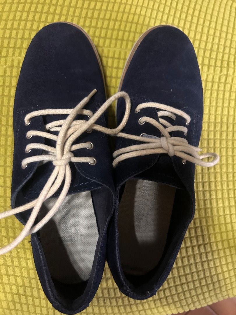 Timberland Navy Blue Suede Shoes (Category: Sneakers) located in Paranaque City. Submitted by swiftarrow2026 (Listing ID 1430339271, Image 1). Description: Timberland navy blue suede shoes. The model number is 8923A. Designed for women..