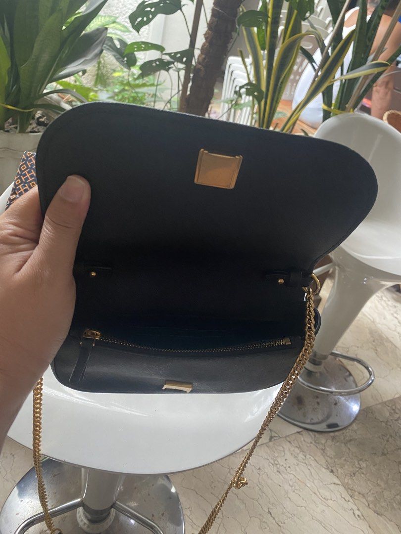 Tory Burch Black Handbag with Chain (Category: Shoulder Bags) located in Manila. Submitted by declutter_with_cmb (Listing ID 1430244377, Image 2). Description: slightly used very nice with gold details bought in japan.