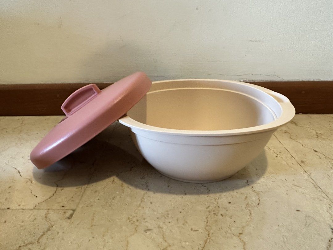 Tupperware Food Storage Set with Lids and Spoon452848120979804163