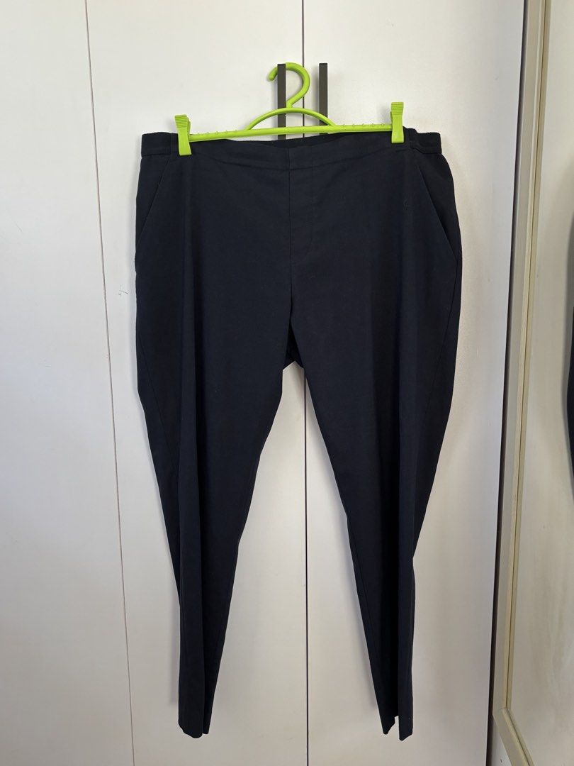 Uniqlo Navy Blue Pants XL (Category: Jeans) located in Bacoor. Submitted by alyxcoll (Listing ID 1430308928, Image 1). Description: ✨ fits XL ✨ lightweight, breathable to wear ✨ garter material on waist part ✨ perfect for office price is negotiable delivery: lbc, j&t, ggx only.