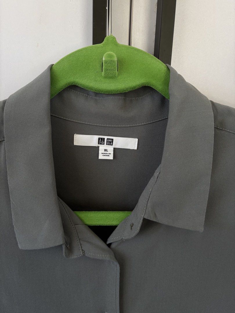 Uniqlo Gray Long Sleeve Polo (Category: Longsleeves) located in Bacoor. Submitted by alyxcoll (Listing ID 1430281405, Image 2). Description: ✨ size XL ✨ gray to greenish color ✨ breathable and lightweight ✨ has a small stain by the chest-sleeve area (check pic) price negotiable delivery: ggx, j&t, lbc.