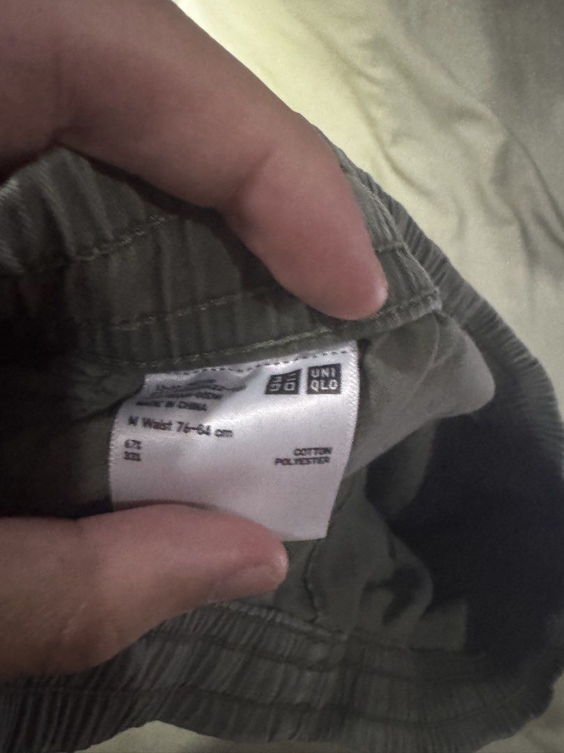Uniqlo Green Shorts - Size M (Category: Shorts) located in Manila. Submitted by jargoo (Listing ID 1430342250, Image 2). Description: no string.