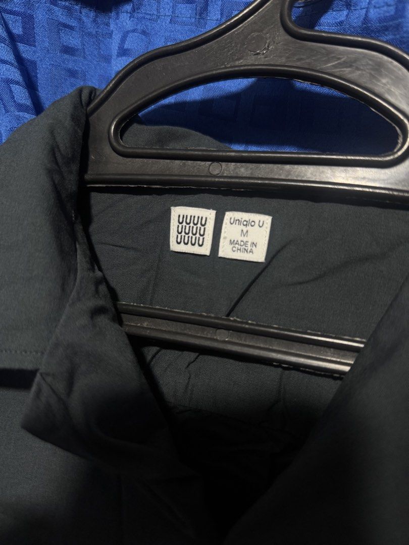 Uniqlo Short Sleeve Open Collar (Category: Tshirts & Polo Shirts ) located in Quezon City. Submitted by mvdelgado (Listing ID 1430330463, Image 2). Description: May slight issue lang sa loob ng collar see 4th pic.