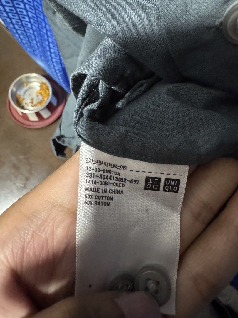 Uniqlo Short Sleeve Open Collar (Category: Tshirts & Polo Shirts ) located in Quezon City. Submitted by mvdelgado (Listing ID 1430330463, Image 3). Description: May slight issue lang sa loob ng collar see 4th pic.