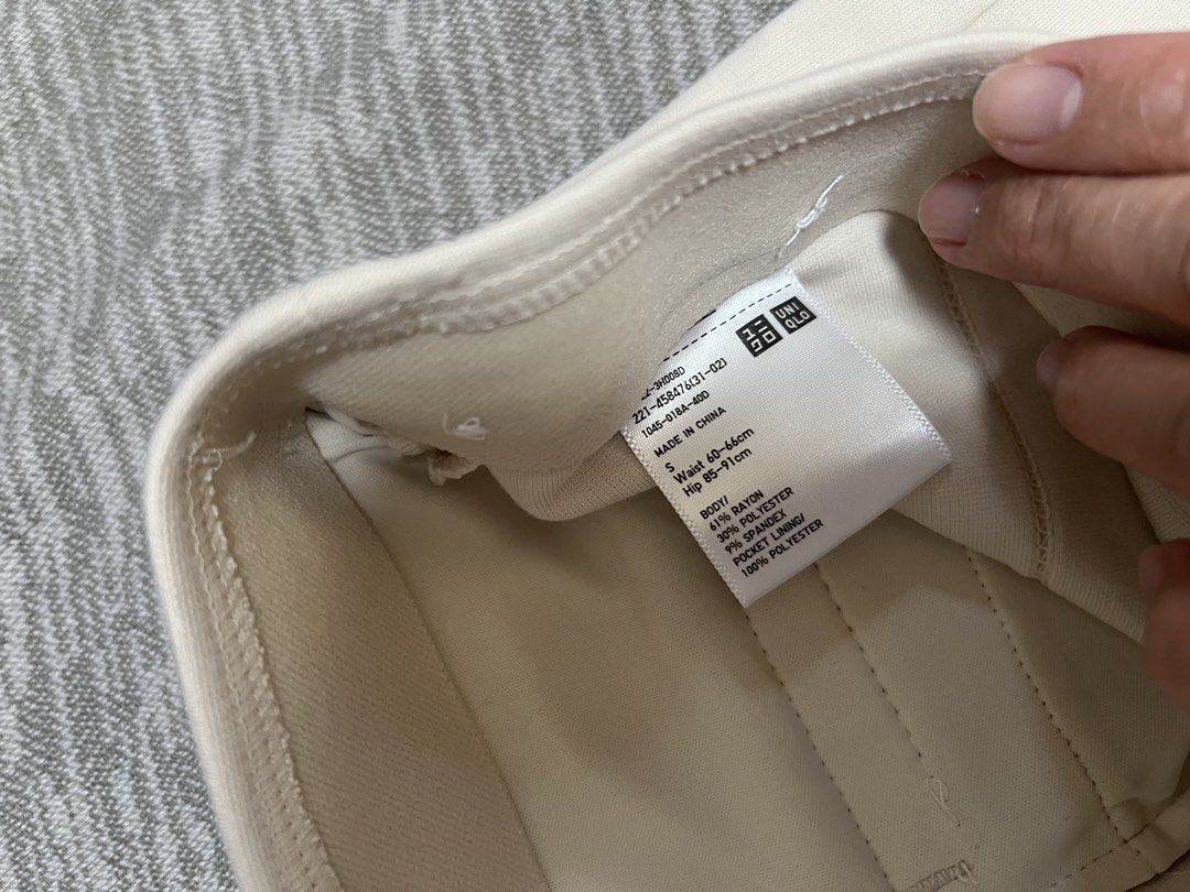 Uniqlo Stretch Flare Pants (Category: Other Bottoms) located in Angeles City. Submitted by chiccharm (Listing ID 1430377754, Image 2). Description: .