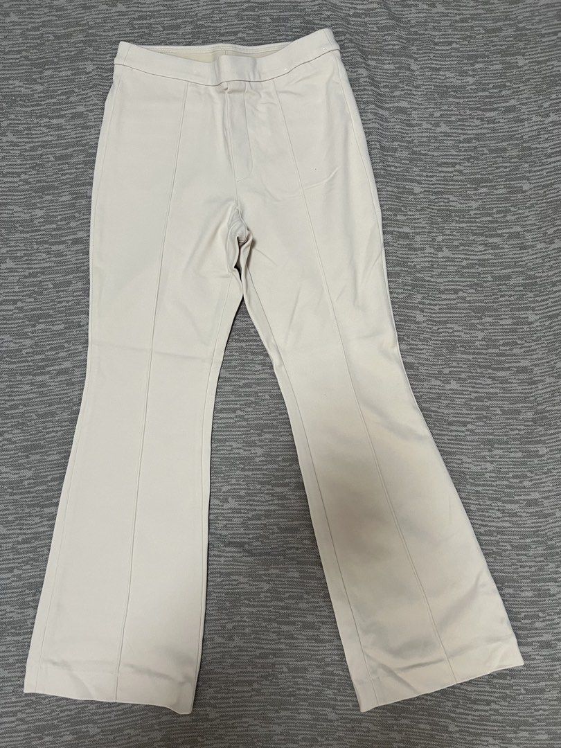 Uniqlo Stretch Flare Pants (Category: Other Bottoms) located in Angeles City. Submitted by chiccharm (Listing ID 1430377754, Image 1). Description: .