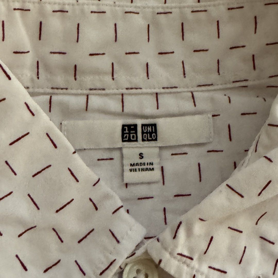 UNIQLO White Shirt - S (Category: Tshirts & Polo Shirts ) located in Paranaque City. Submitted by anmangle (Listing ID 1430219353, Image 3). Description: Size: Small • W: 18.5” • L: 25.5” (front), 26.5” (back) Color: White (primarily) Pre-loved Issue: N/A RFS: decluttering Shipping only 🛵 PM for more details 📩 [Carousell-generated description] •Uniqlo short sleeve shirt with a unique pattern. •Features a button-down design and a single chest po