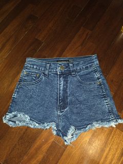 (Category: ) located in . Submitted by editorscloset (Listing ID 1430330580, Image 1). Description: .