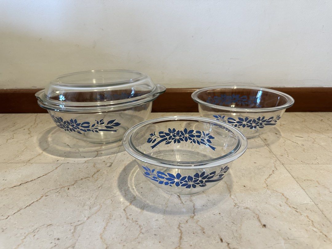 Vintage Pyrex Floral Bowl Set