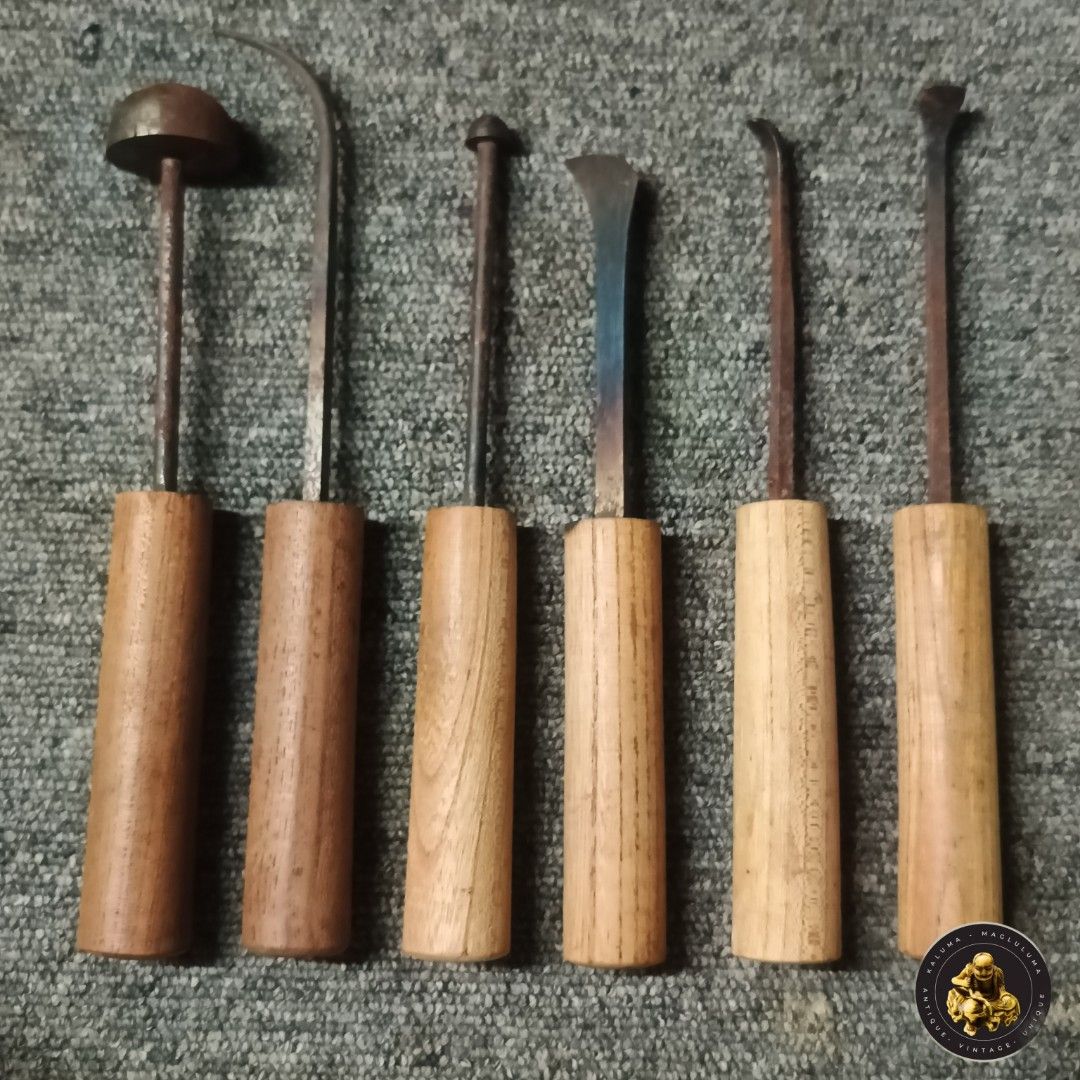 Vintage Wood Carving Tools Set (Category: Craft Supplies & Tools) located in Meycauayan. Submitted by ka_luma (Listing ID 1430279462, Image 1). Description: Set of vintage wood carving tools. Includes various shapes and sizes, each with a wooden handle and metal blade. The tools appear to be well-crafted and suitable for detailed woodworking projects. The set includes tools with different blade shapes, such as a round head, curved blades, and ang
